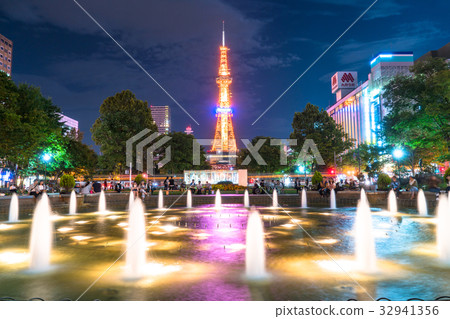 “北海道”札幌大通公園和電視塔的夜景 32941356