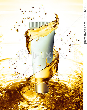 White cream bottle mock up of water splash golden 32942069