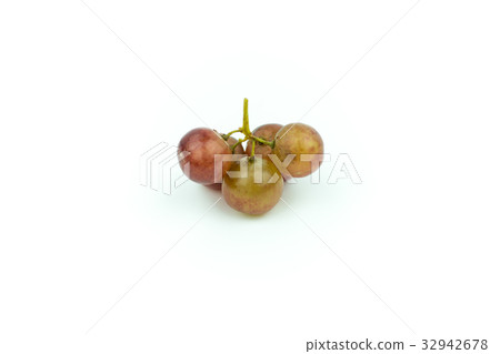 Seedless grapes isolated on white background 32942678