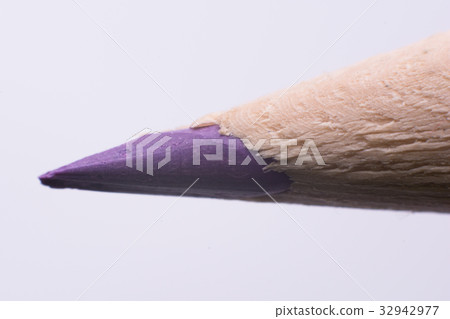 Colored pencils macro (Purple) Colored pencils macro (Purple) 32942977