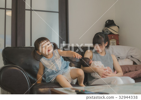 baby, infant, mother and child 32944338