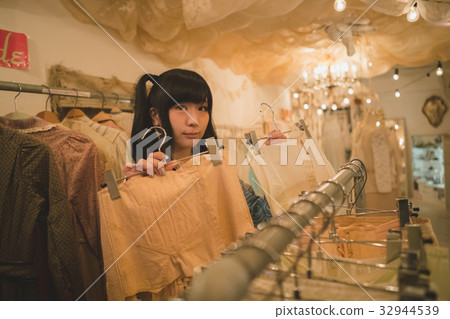 shoping, youngster, female 32944539