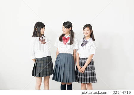 Image of middle school student Image of middle school student 32944719