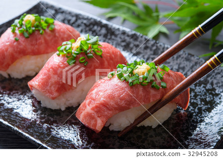 Wagyu handmade sushi Wagyu handmade sushi 32945208
