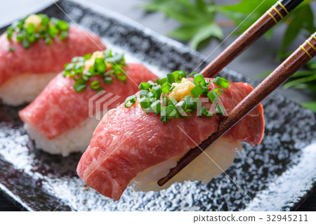 Wagyu handmade sushi 32945211