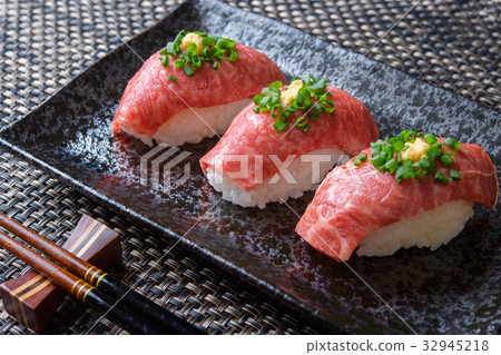 Wagyu handmade sushi 32945218