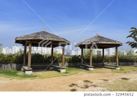 Right Right 32945652