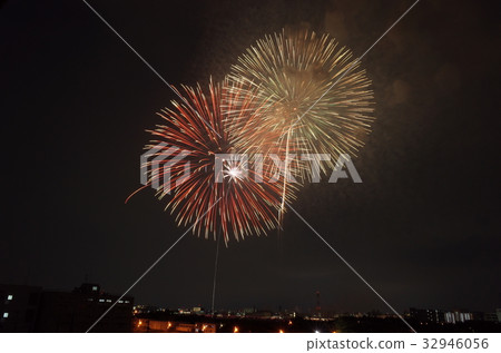 Fireworks display   32946056
