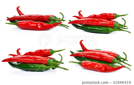 peppers isolated on white background 32946419