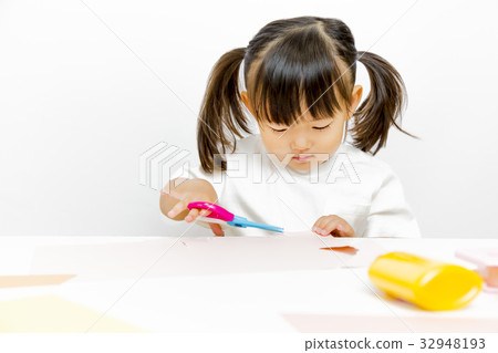 Little girl doing one work 32948193