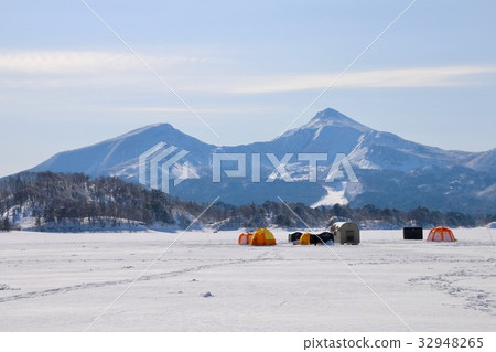 Lake Shinohara (back side) in winter 32948265