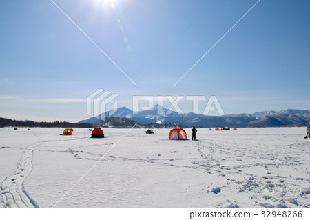 Lake Shinohara (back side) in winter 32948266