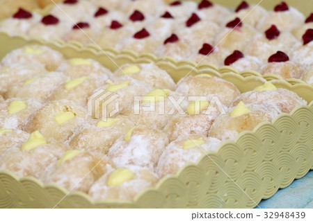 sweet donuts at street food 32948439