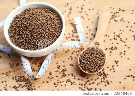 Perilla frutescens seed 32948490