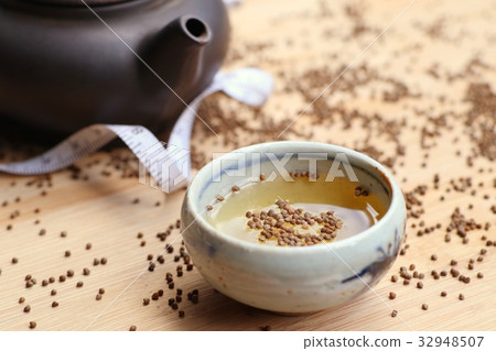 Perilla frutescens seed with tea Perilla frutescens seed with tea 32948507