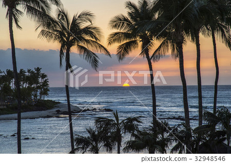 Waikoloa Resort Sunset, Island of Hawaii 32948546
