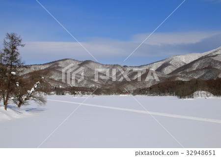 Lake Shinohara in the winter (back side, Kitashiobara village) Lake Shinohara in the winter (back side, Kitashiobara village) 32948651