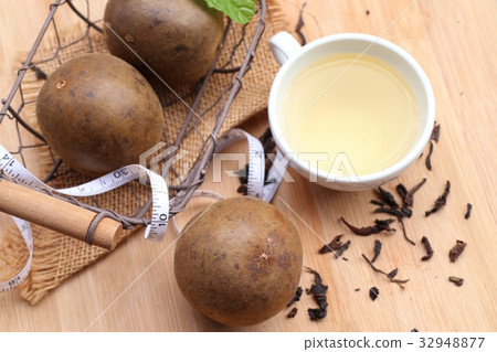 lo han guo with drink 32948877
