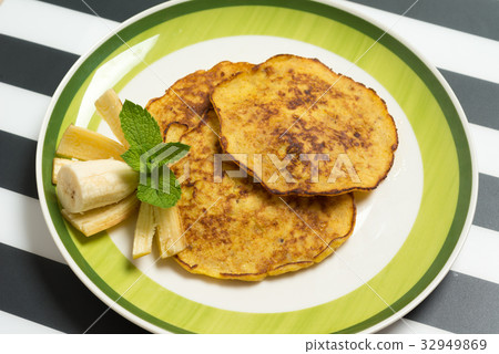 American Banana pancakes 32949869