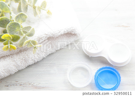 Reduced eyesight ・Wear contact lenses on eyes. Replace with glasses. Cleaning contact lenses. ‥ 32950011