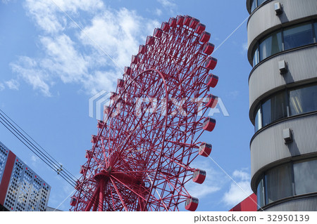 Umeda HEPFIVE's red Ferris wheel Umeda HEPFIVE's red Ferris wheel 32950139