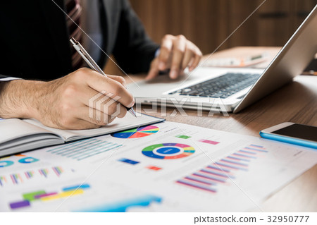 做筆記的企業人 做筆記的企業人 32950777