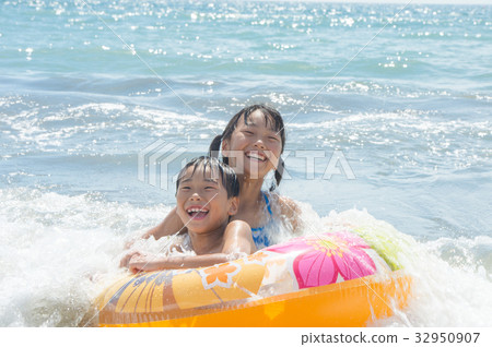Swimming pool and children Swimming pool and children 32950907