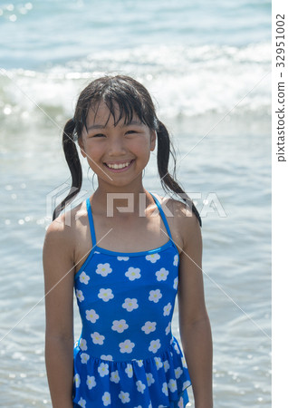 Smiling girl in swimsuit 32951002