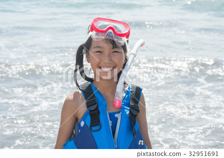 浮潛的女孩 浮潛的女孩 32951691