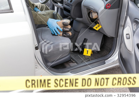 Police officer holding drug package  32954396