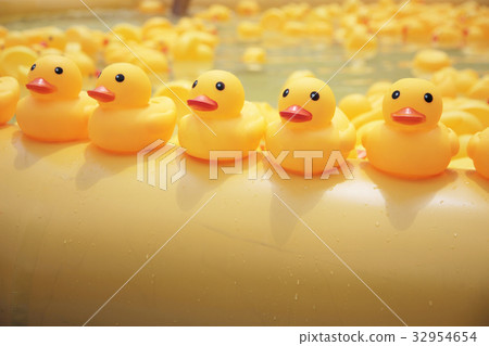 很多鴨子玩具 很多鴨子玩具 32954654