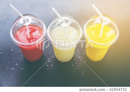 Colored Smothies Take Away in Plastic 32954732
