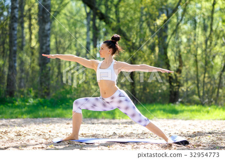 Young woman doing yoga exercises in the summer 32954773