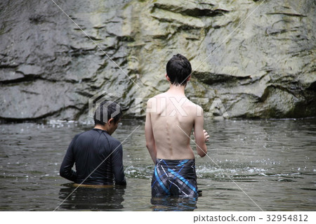 Playing in the water Playing in the water 32954812