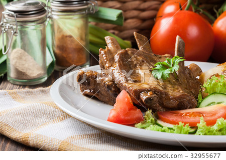 Pork spareribs served with silesian noodles 32955677