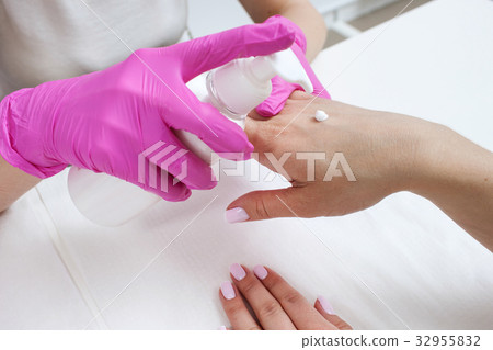 Disinfection hands before manicure in the salon 32955832