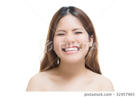 smiling asian woman smiling asian woman 32957965