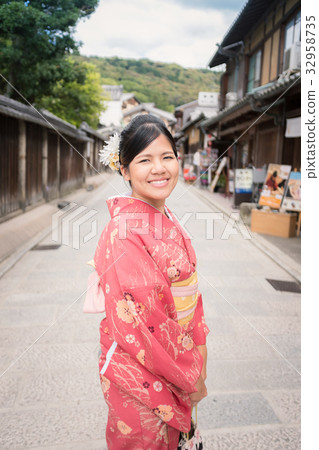 asian woman wearing red kimono 32958735