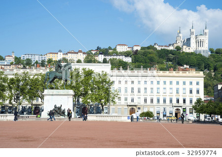 View Notre Dame Cathedral from Place Bellecour 32959774