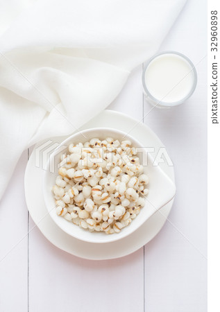 Healthy breakfast with boiled job's tears porridge 32960898