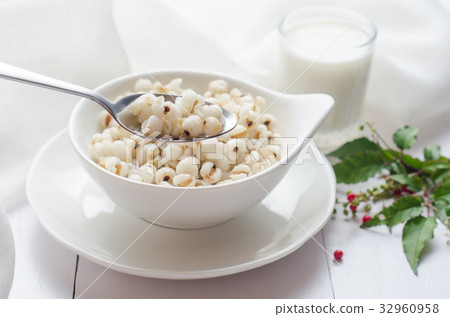 Healthy breakfast with boiled job's tears porridge 32960958