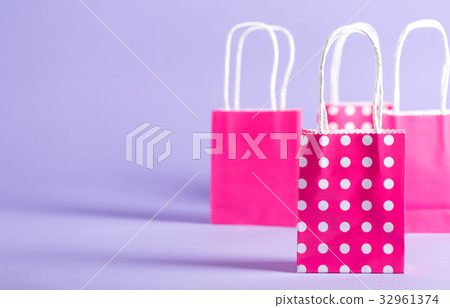 Polka dot gift bags 32961374
