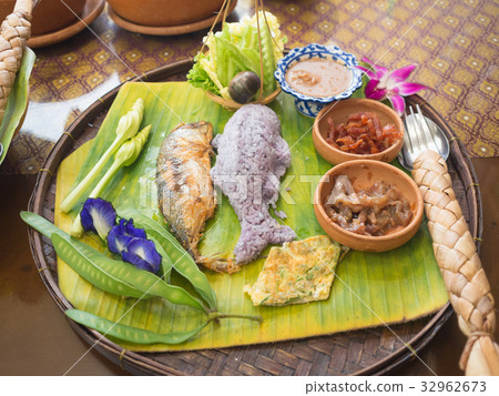 crayfish, crab and  shrimp paste sauce with rice 32962673
