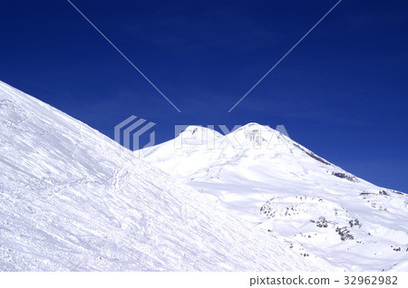 Caucasus Mountains. Elbrus Caucasus Mountains. Elbrus 32962982