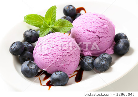 Blueberry ice cream and fruit Blueberry ice cream and fruit 32963045