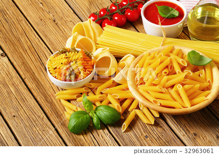 Assorted pasta, tomato passata and olive oil 32963061