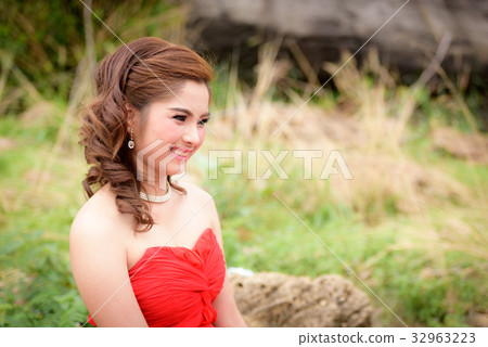 Close up Beautiful woman wear red evening dress Close up Beautiful woman wear red evening dress 32963223