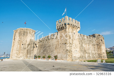 Kamerlengo is a castle and fortress in Trogir 32963316