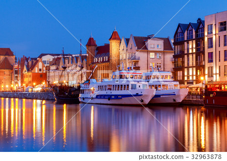Gdansk. Central embankment at night. 32963878