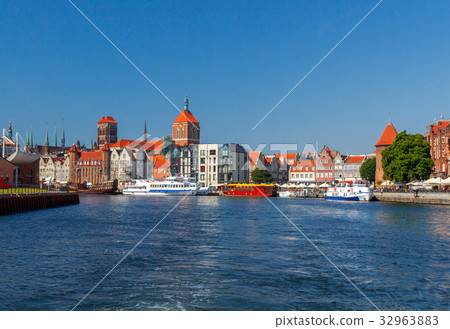 Gdansk. Central embankment at night. 32963883